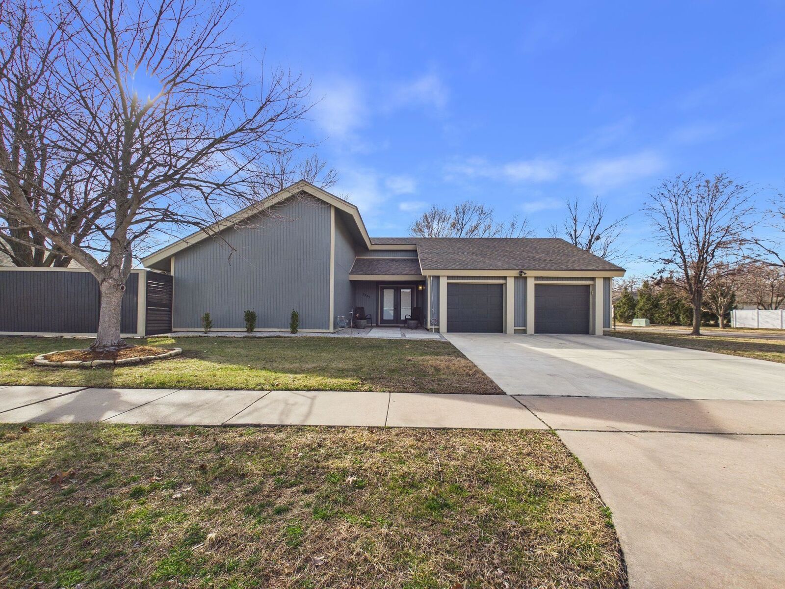 Property Photo: 2225 N Hathway Cir KS 67226