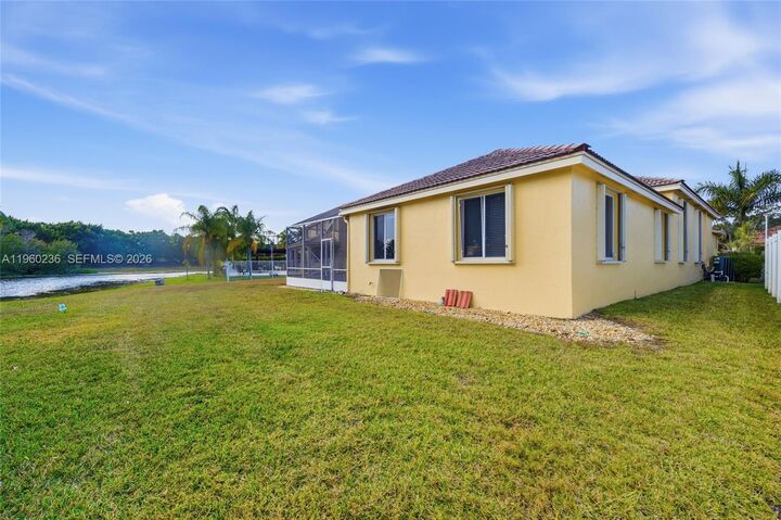 Property Photo:  833 Crestview Cir  FL 33327 