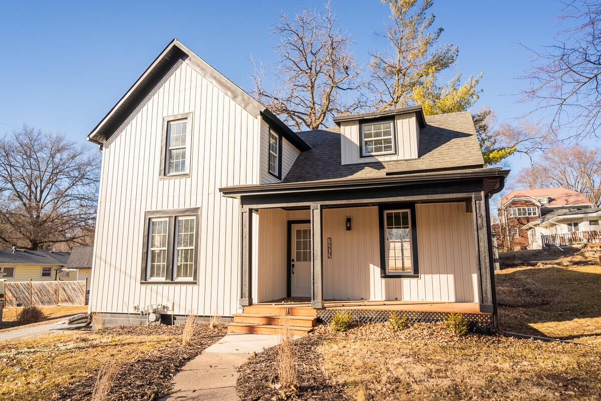 Property Photo:  1207 E Valley  Street  IA 51566 
