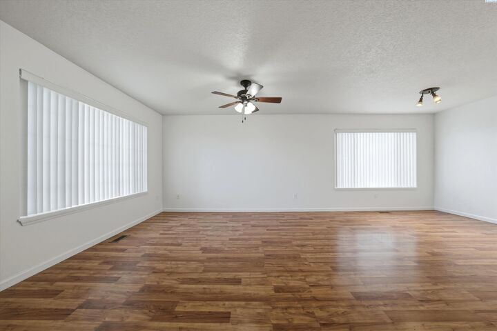 Property Photo:  108 Ela Loop  WA 98930 