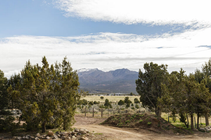 Property Photo:  183 N Matt Dillon Tr  UT 84722 