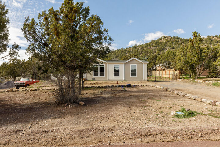 Property Photo: 183 N Matt Dillon Tr UT 84722