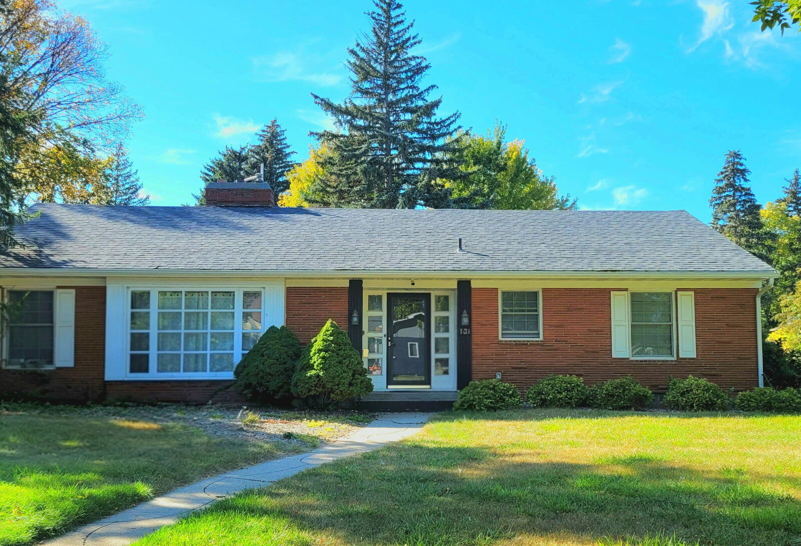 Property Photo:  1321 N Washington St  SD 57401 