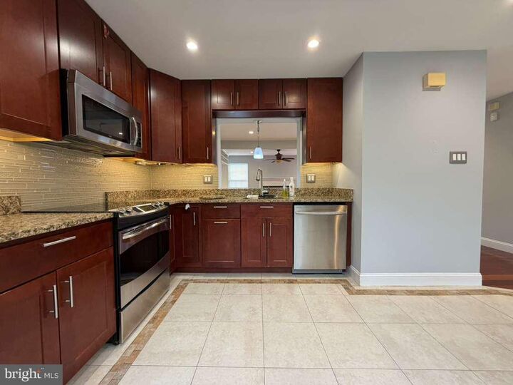 Property Photo:  10354 College Square  MD 21044 