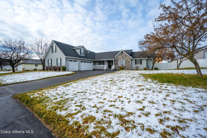 Property Photo:  2661 N Distant Star Rd  ID 83854 