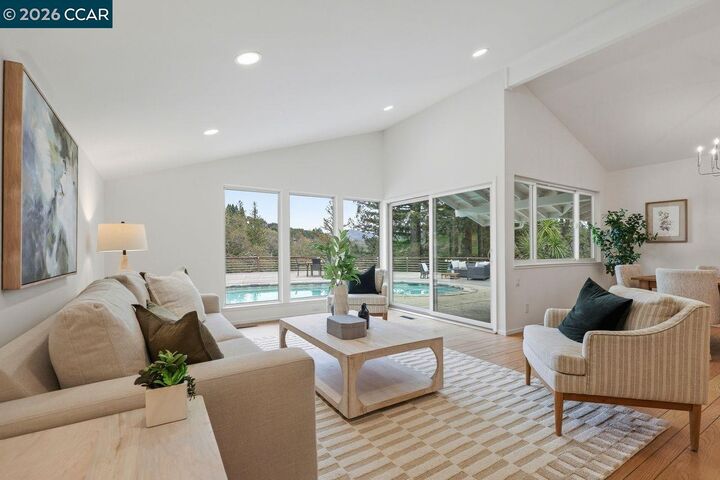 Property Photo: 3927 Woodside Ct CA 94549