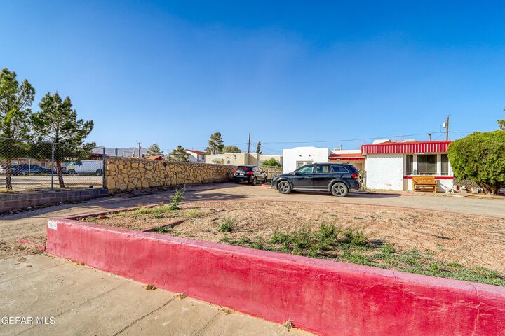 Property Photo:  4609-4611 La Luz Avenue  TX 79903 