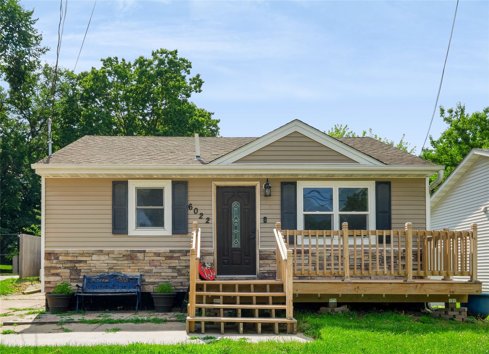 Property Photo: 6022 SE 4th Street IA 50315
