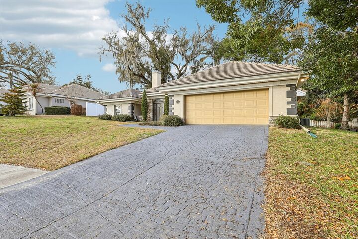 Property Photo:  2115 Oak Leaf Circle  FL 32757 