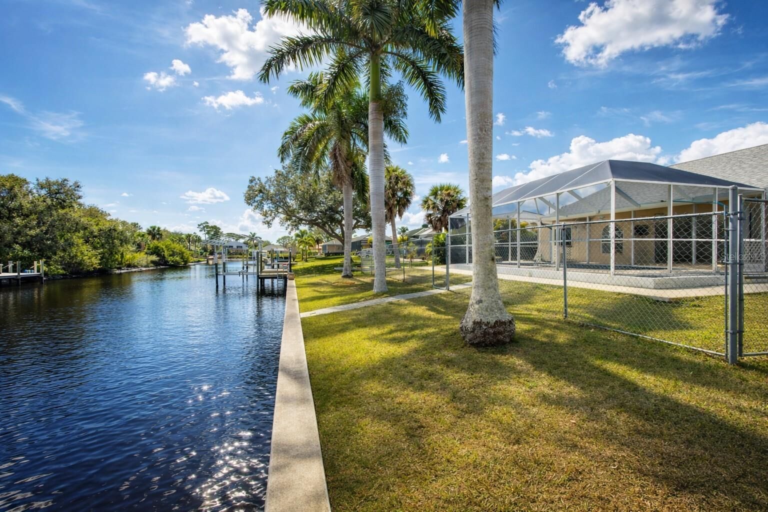 Property Photo:  1054 General Street  FL 33953 