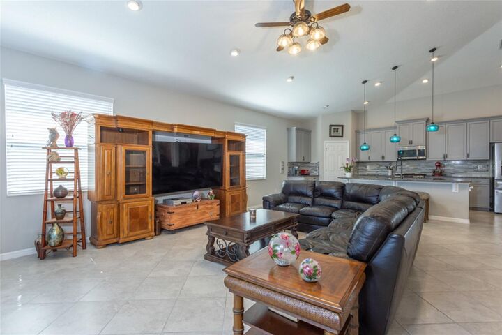 Property Photo: 43 Lagoon Way FL 32137