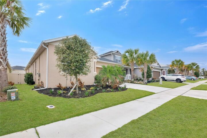 Property Photo:  2915 Crest Wave Drive  FL 34711 