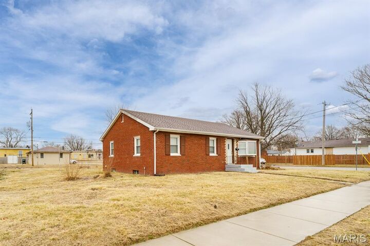 Property Photo:  1735 Rhodes Street  IL 62060 
