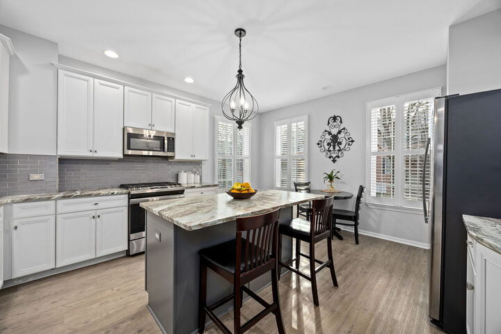 Property Photo:  0S053 Lee Court  IL 60190 