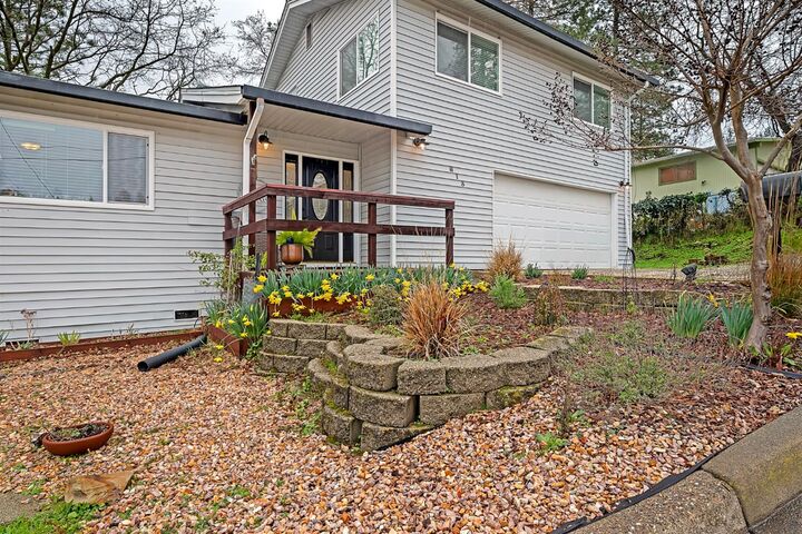 Property Photo: 813 Blue Bell Court CA 95667