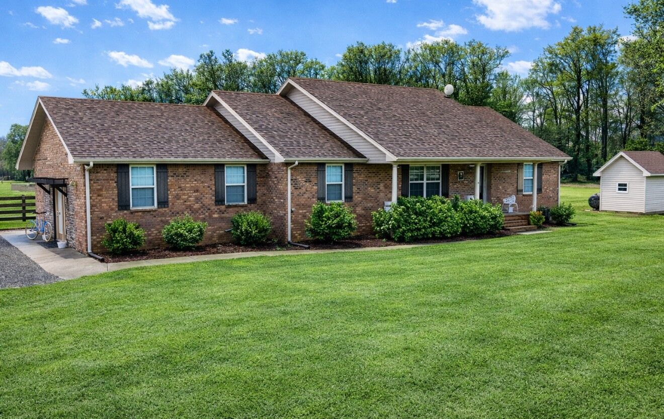 Property Photo:  223 Rich Rd  TN 37180 