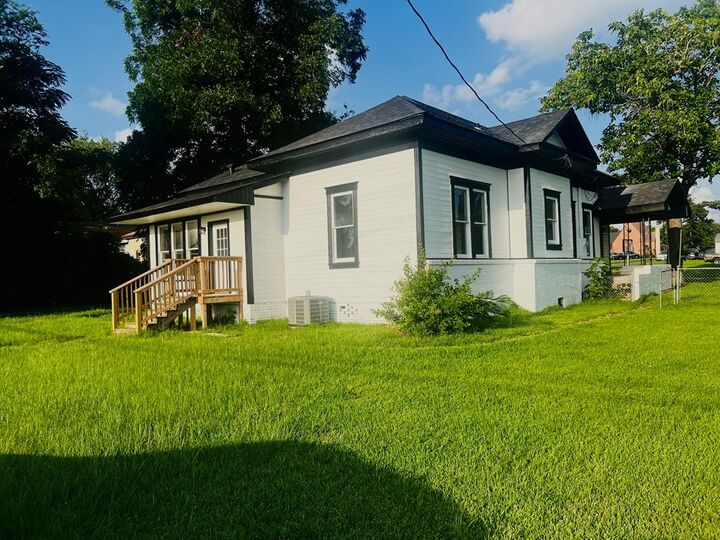 Property Photo: 505 North 1st Street TX 75901