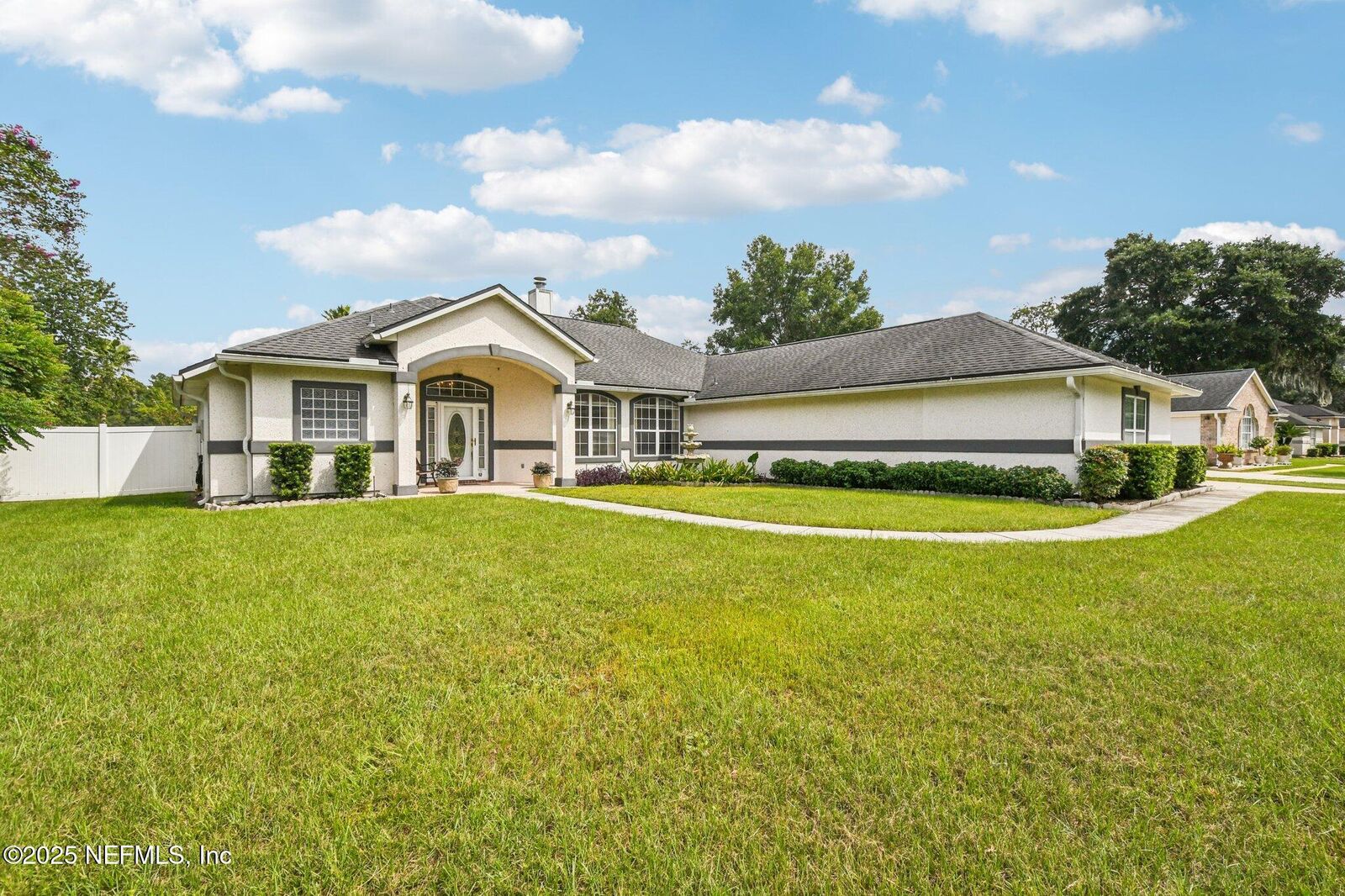 Property Photo: 1651 Sedgwick Drive FL 32068