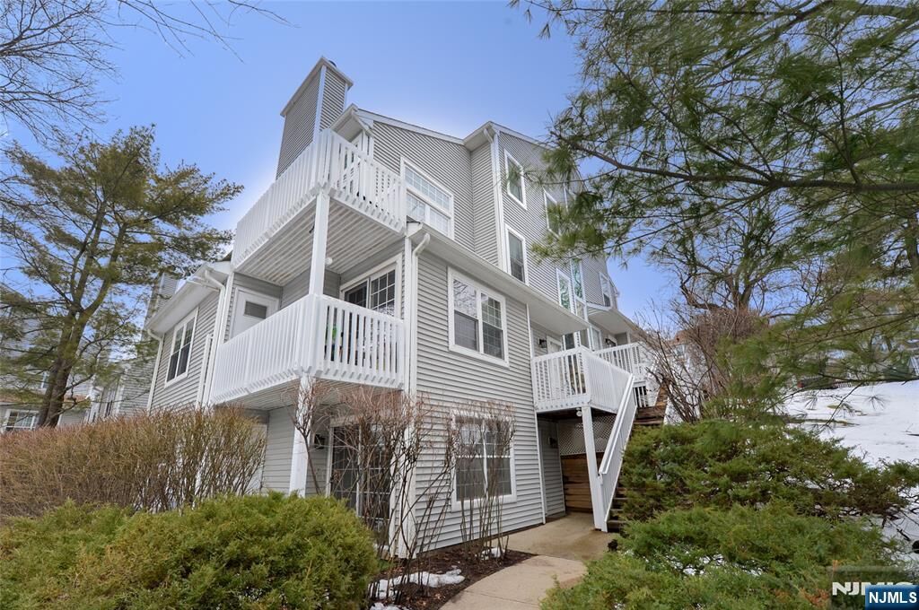 Property Photo:  12 Fox Run Drive 6  NJ 07631 