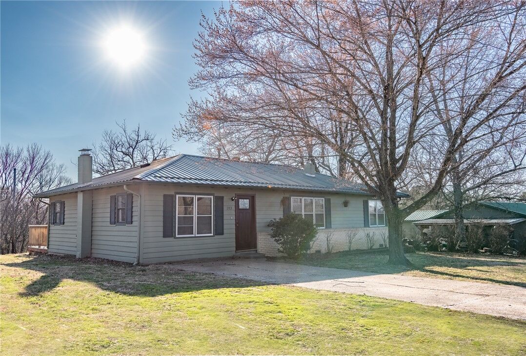 Property Photo: 203 1st Street AR 72662