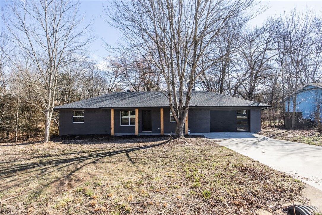 Property Photo: 17 Dillow Drive AR 72714