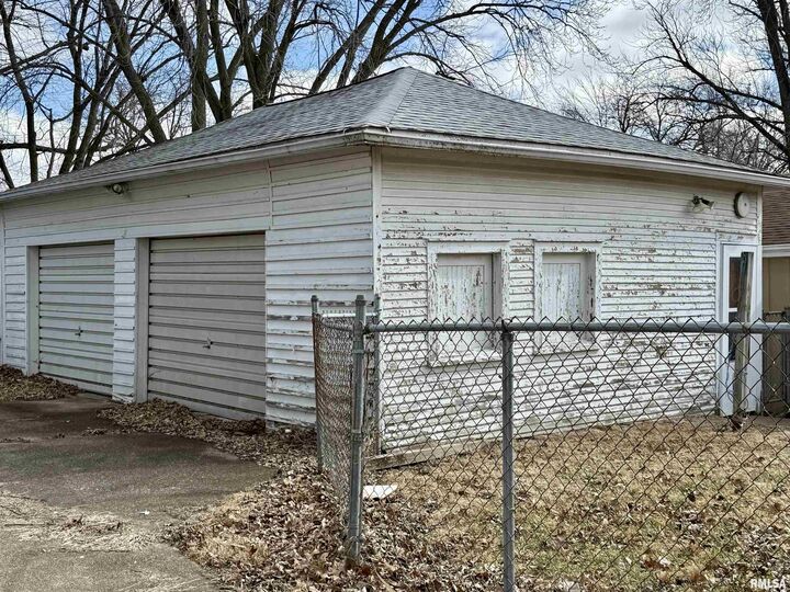 Property Photo: 469 N 2nd Avenue IL 61520