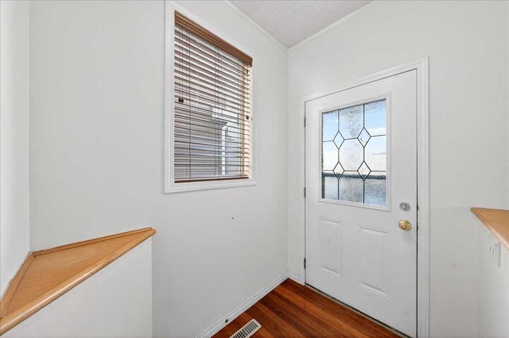 Property Photo:  34 Saddlecrest Crescent NE  AB T3J 0C6 