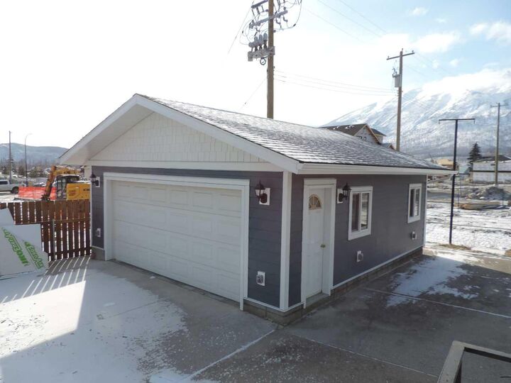Property Photo: 701 Geikie Street AB T0E 1E0