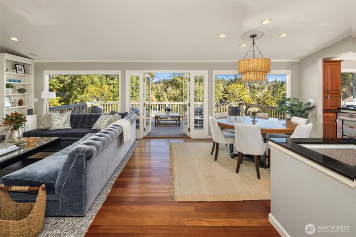 Property Photo:  2414  79th Avenue NE  WA 98039 