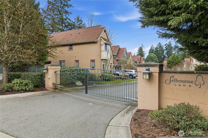 Property Photo: 11524 SE 259th Street 101 WA 98030