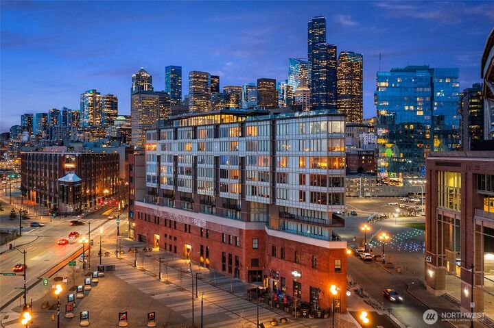 Property Photo:  590  1st Avenue S 702  WA 98104 