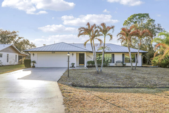 Property Photo:  2402 SE Alden Street  FL 34984 