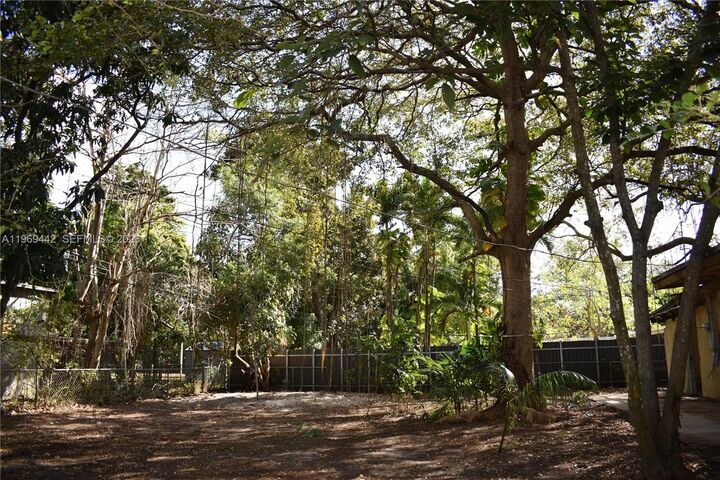 Property Photo:  14015 NE 11th Ave  FL 33161 