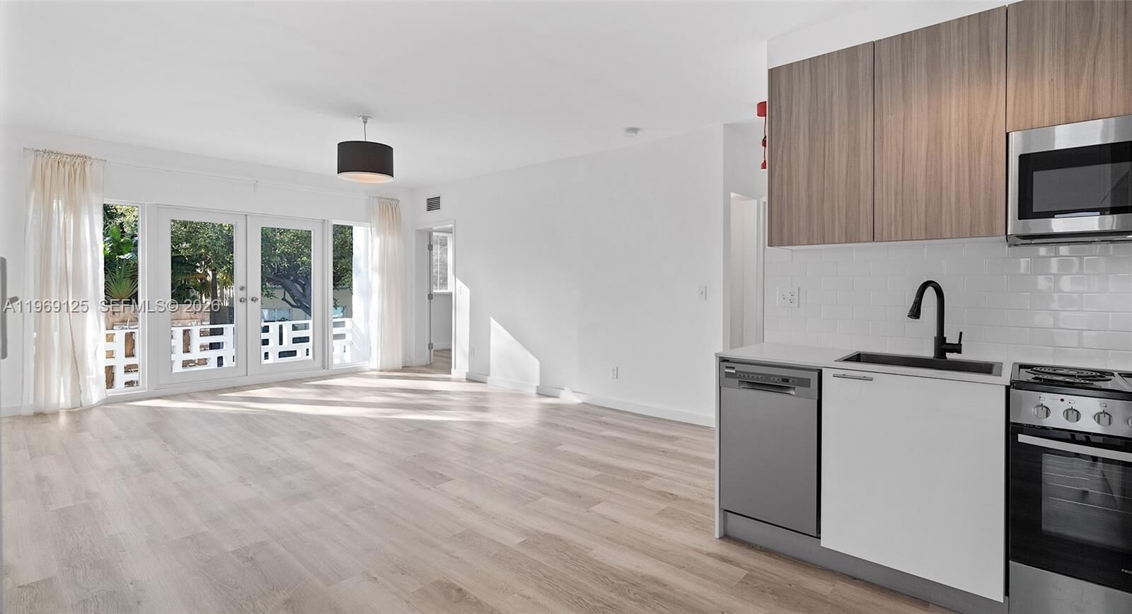 Property Photo:  1561 Jefferson Avenue  FL 33139 