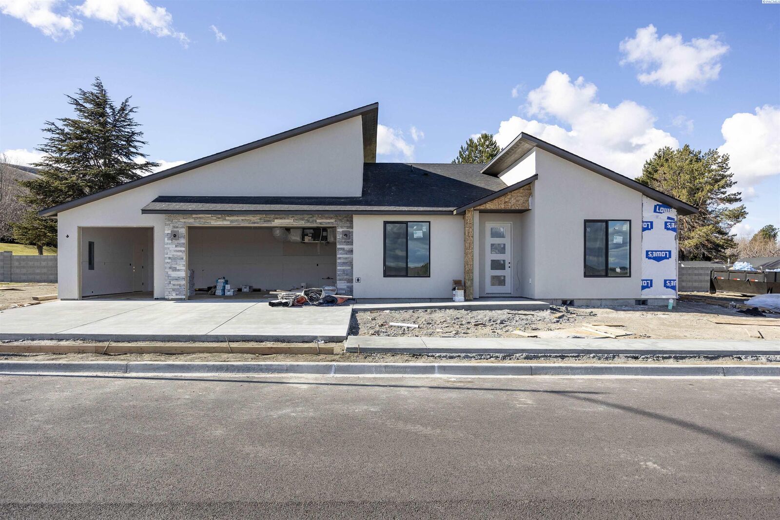 Property Photo:  2364 Lariat Lane  WA 99352 