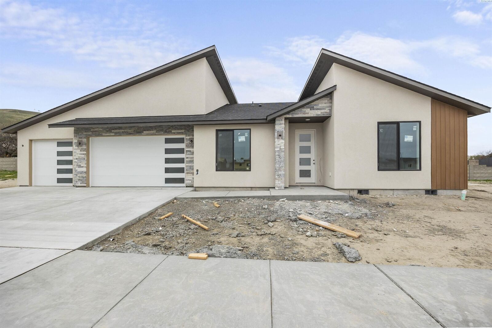Property Photo:  2364 Lariat Lane  WA 99352 