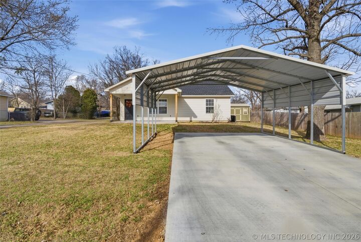 Property Photo:  410 W Fox Street  OK 74464 