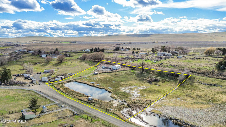 Property Photo:  766 S Canyon Ct  WA 99344 