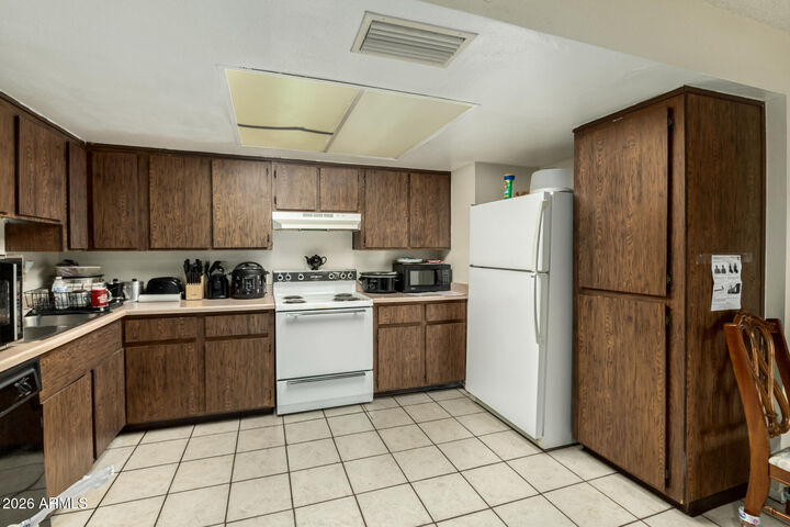Property Photo:  3302 W Northern Avenue  AZ 85051 