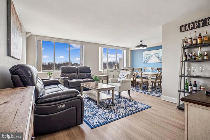 Property Photo: 6621 Wakefield Drive 812 VA 22307
