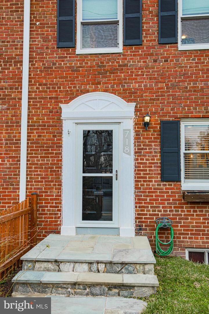 Property Photo:  718 S Payne Street  VA 22314 