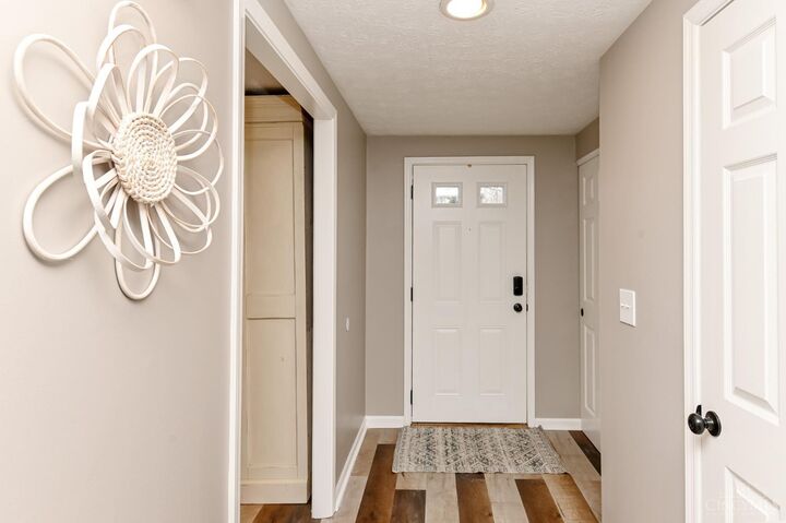 Property Photo: 10802 Lakehurst Court OH 45242