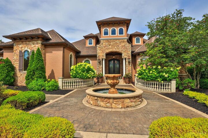 Property Photo:  25 Vintage Walk  OH 45249 