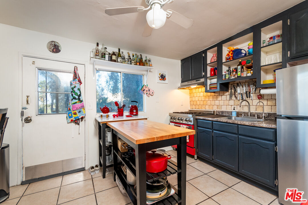 Property Photo:  1556 Rollins Dr  CA 90063 