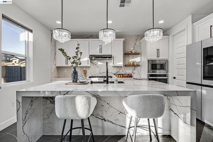 Property Photo:  259 Eagle Nest Dr  CA 94561 