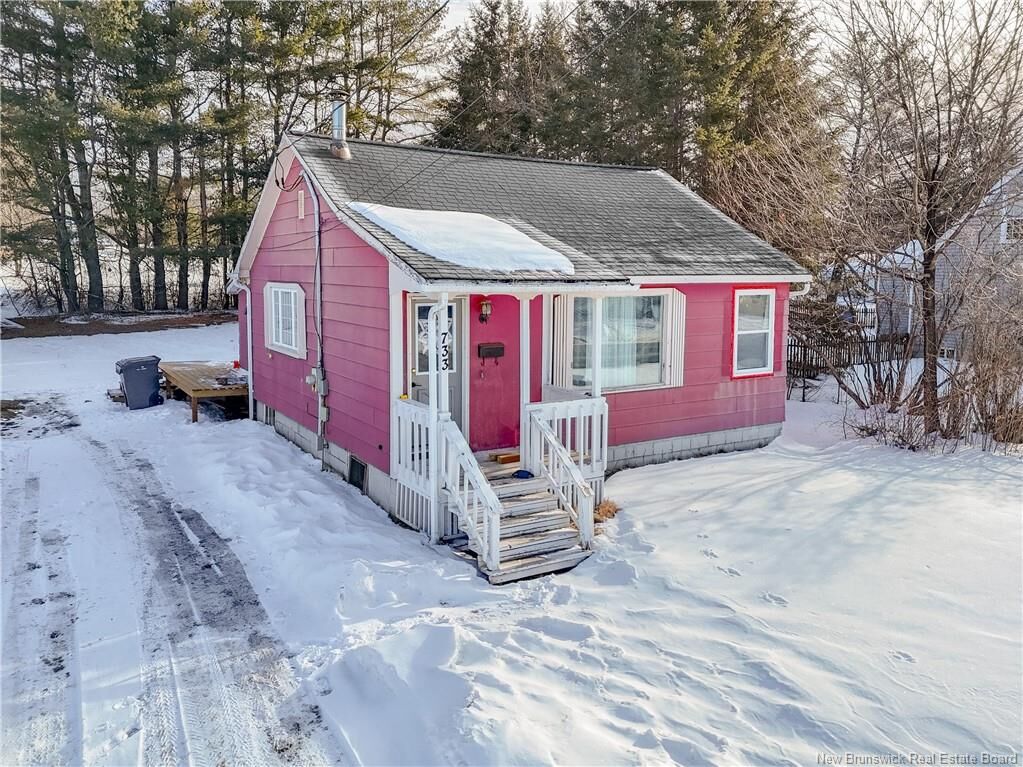 Property Photo: 733 Maclaren Avenue NB E3A 3L4