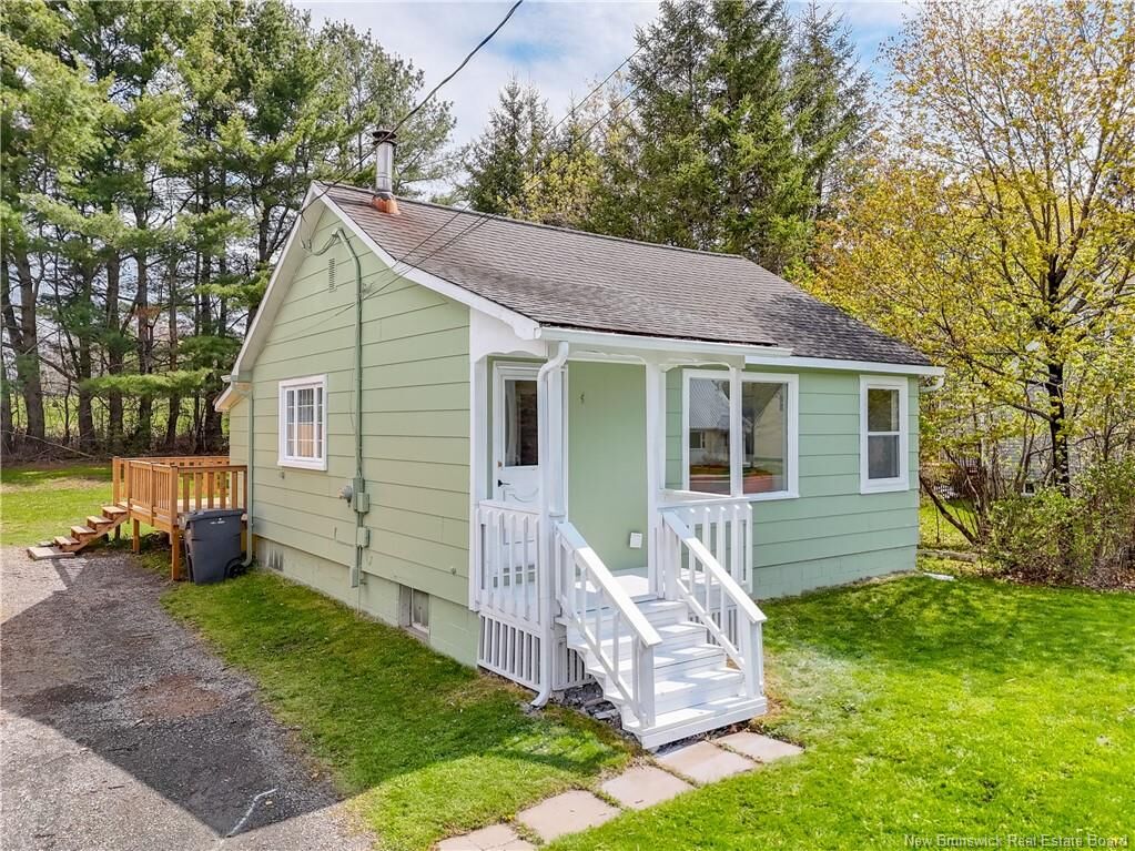 Property Photo:  733 Maclaren Avenue  NB E3A 3L4 