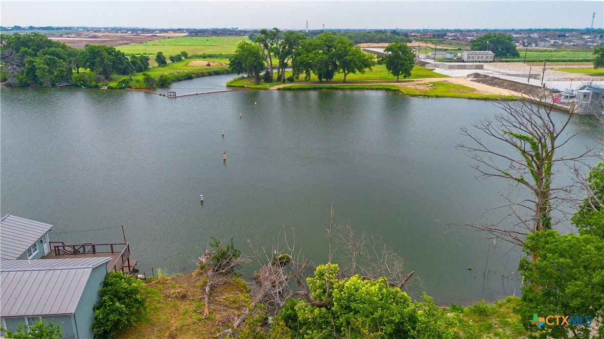 Property Photo: 829 Lakeside Pass TX 78130