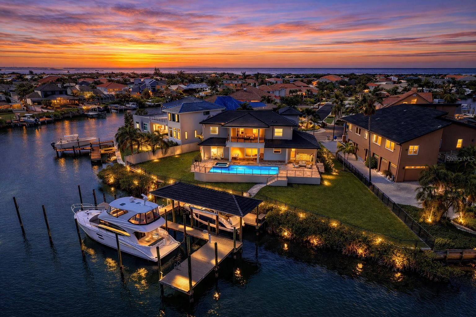 Property Photo: 901 Capriccio Lane FL 33572