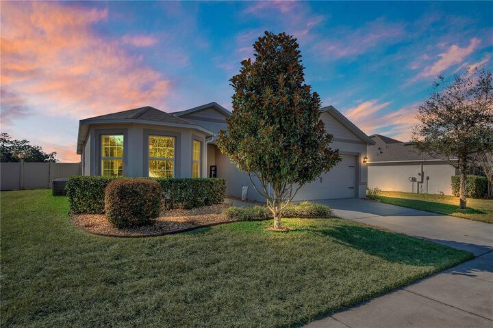 Property Photo:  332 Nowell Loop  FL 32724 